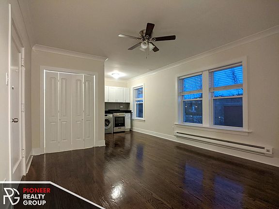 2nd image of 2129 N Dayton St #304A