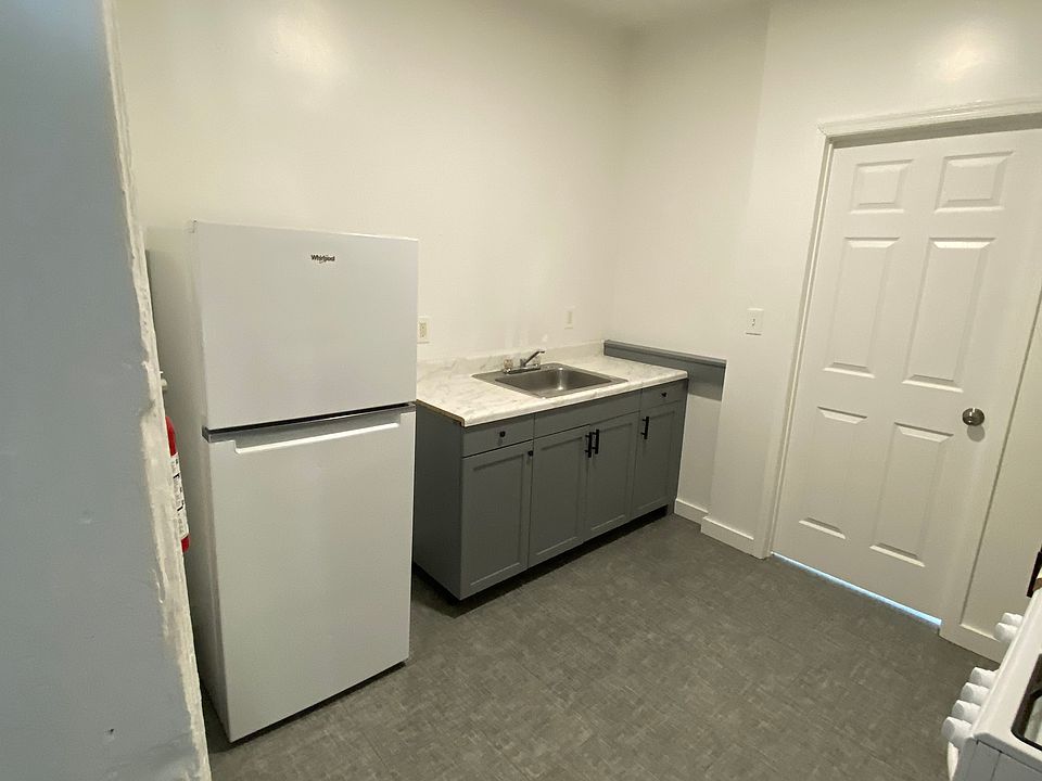 1st image of 325 Centre St #3