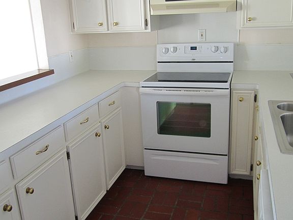 3rd image of 20 Saint Andrews Ln