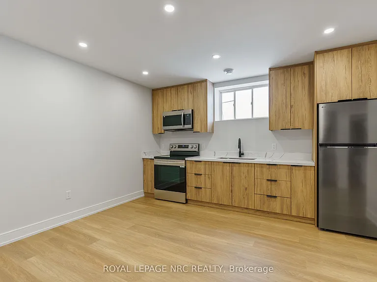 7386 Splendour Dr #LOWER — Photo 6