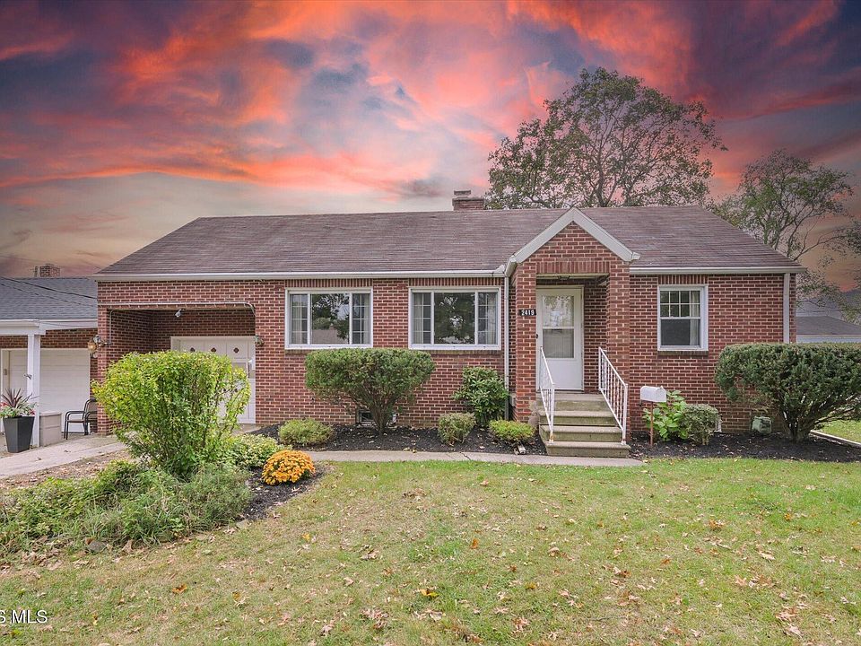 1st image of 2419 Bucklew Dr