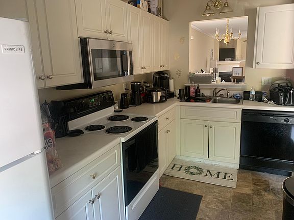 3rd image of 4652 Brookwood Ln