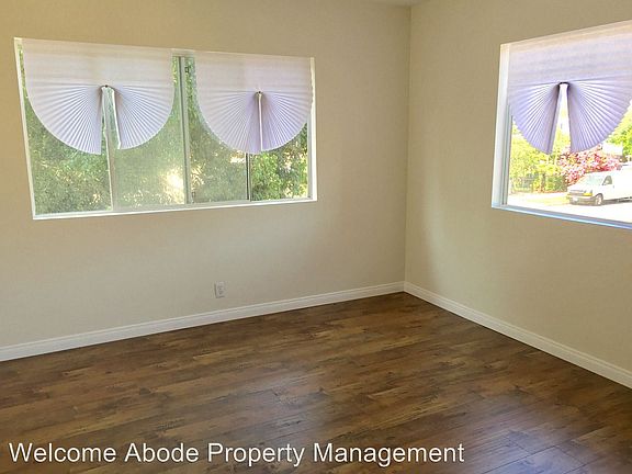 4th image of 14228 Erwin St #4