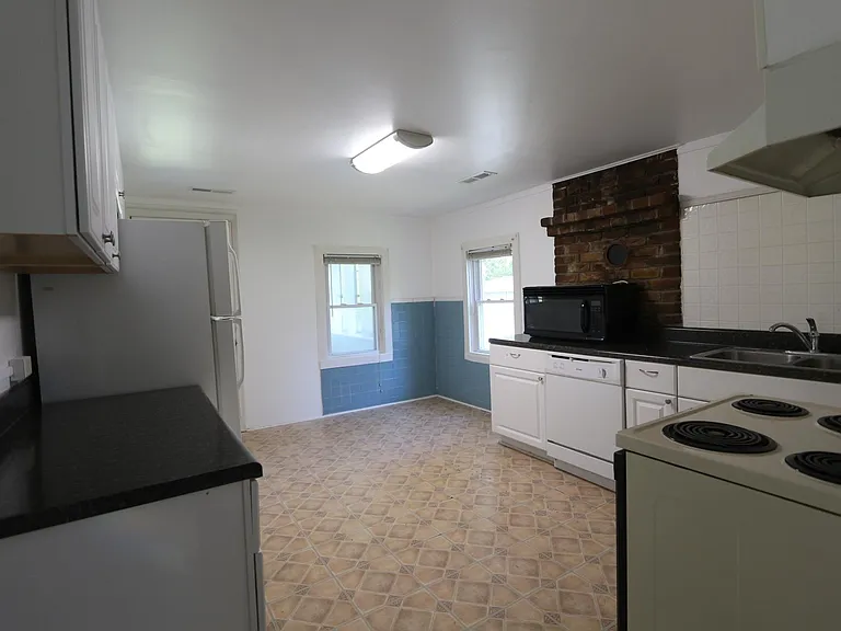 4555 Green Creek Rd — Photo 4