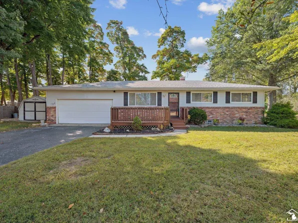 3943 Knepper Rd, Lambertville, MI 48144