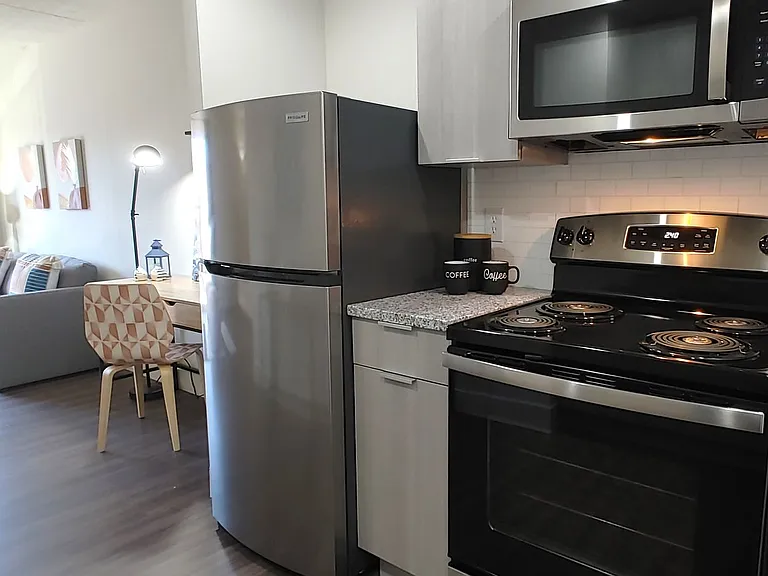 Center Square Apartments — Photo 6