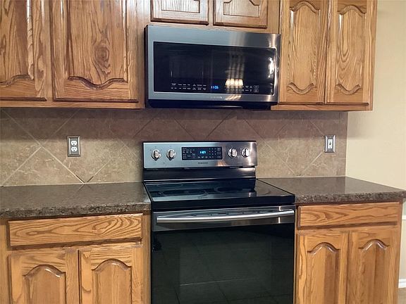 2nd image of 208 Rosewood Ct