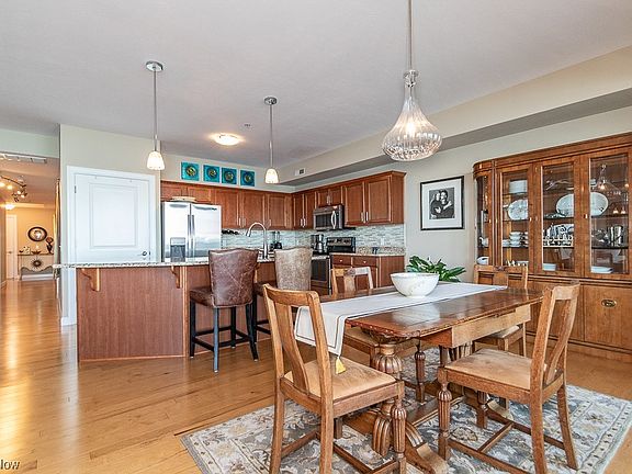 5th image of 9419 Larimar Dr