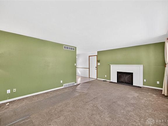 4th image of 3833 Sterling Dr