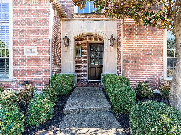 2nd image of 6801 Thorntree Dr