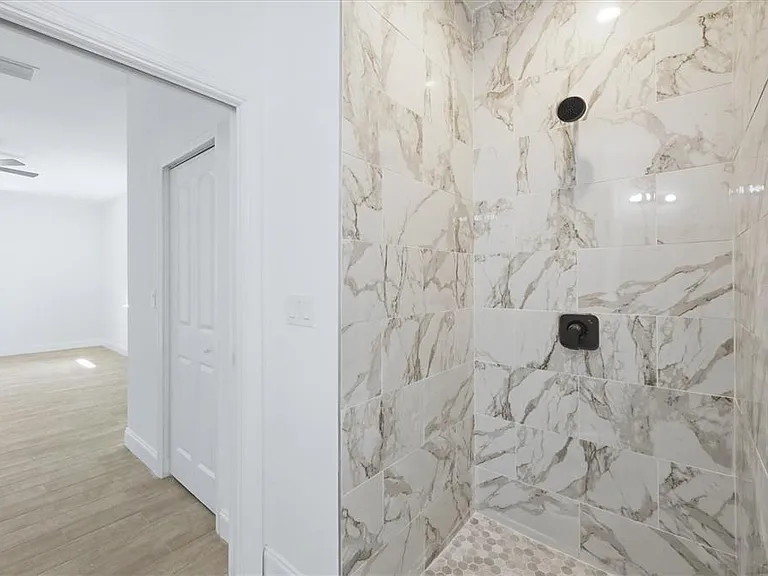 6 Bank Ct — Photo 18