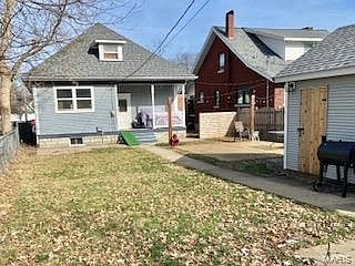 2nd image of 823 Adams St