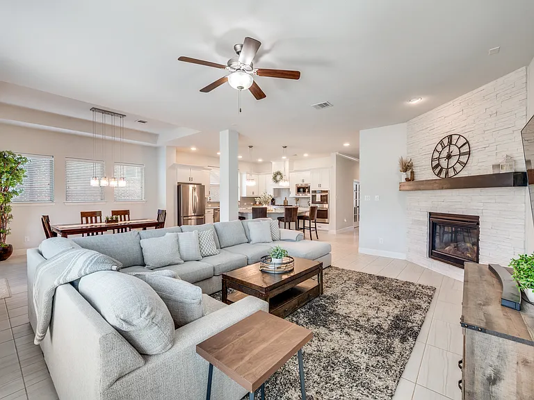 1044 Myers Park Trl — Photo 5