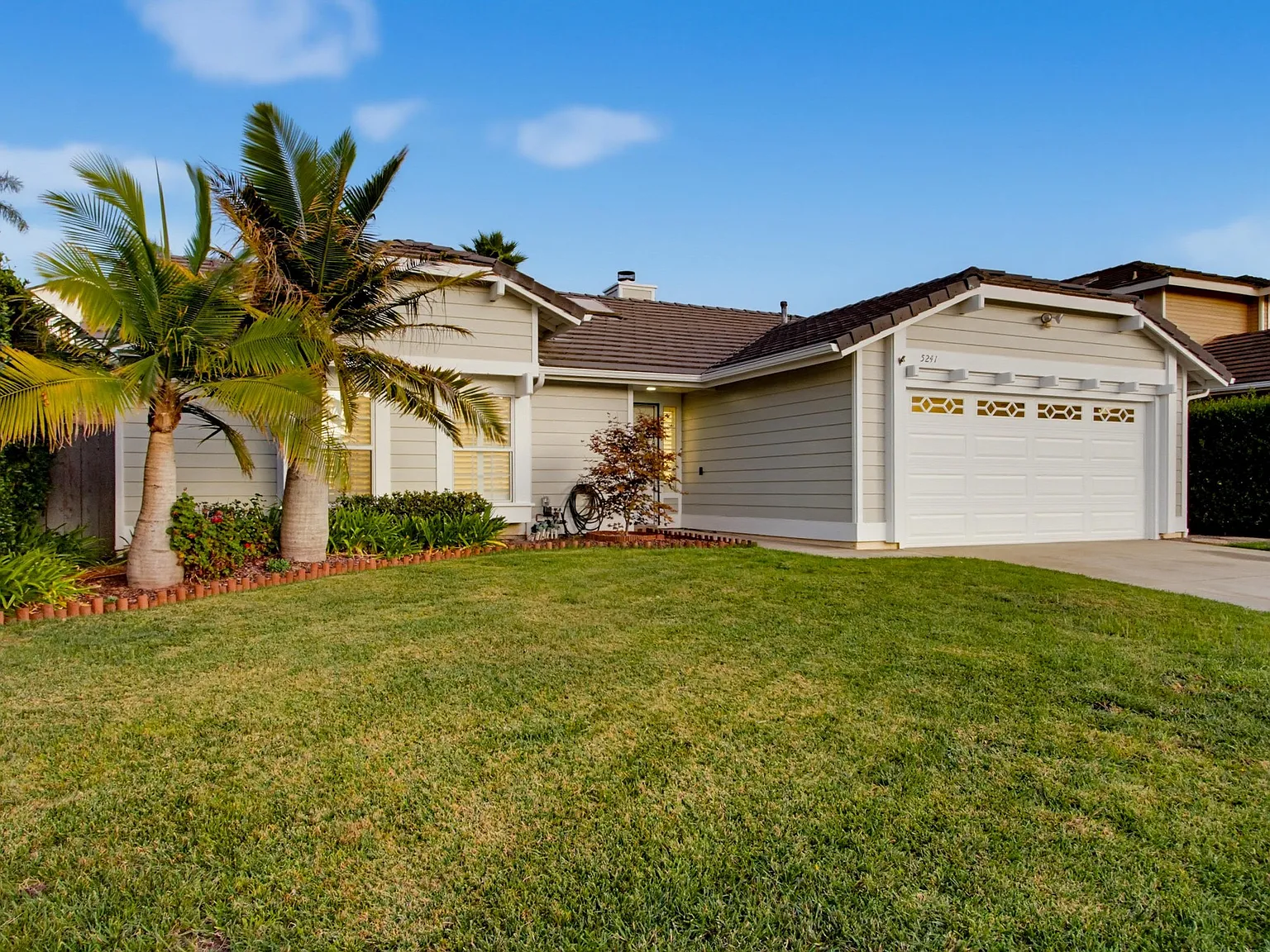 3 bed, 1225 sqft, $4,700 — Photo 4