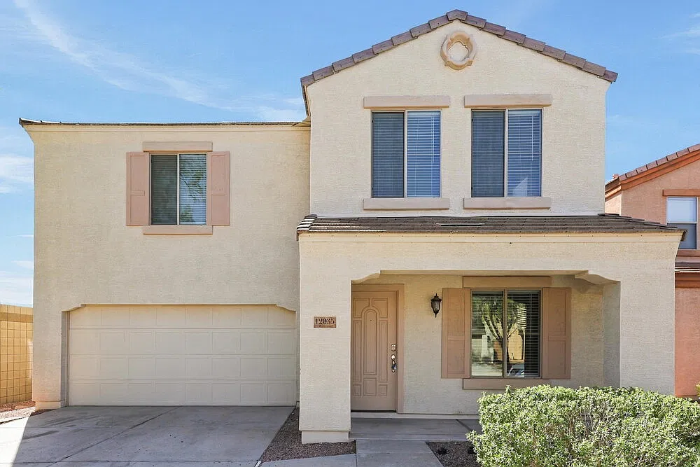 4 bed, 2.5 bath, 2160 sqft, $2,215 — Photo 1