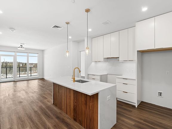 3rd image of 125 Cambrian Way #613