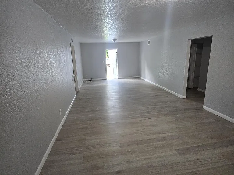 1220 Kent St — Photo 4