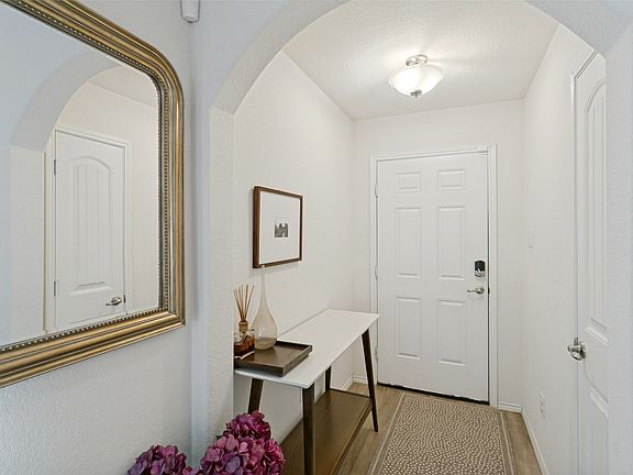 4th image of 5809 Wake Robin Dr