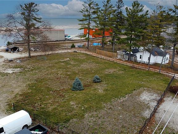 5th image of 326 River Rd E #A