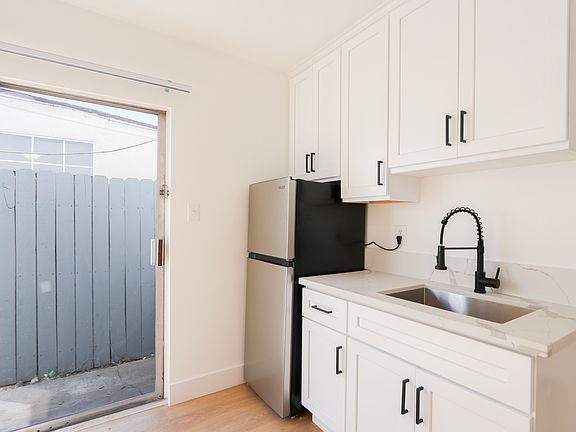 2nd image of 3757 Veteran Ave APT 1