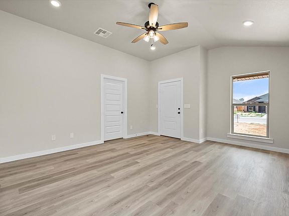 5th image of 2810 Turner Ave