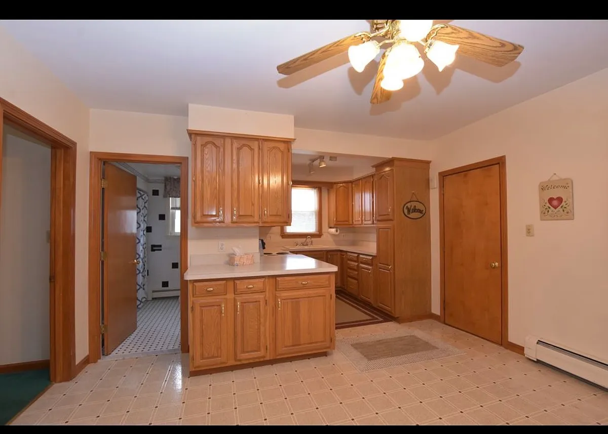 Building Photo - 172 Carnation St #1
