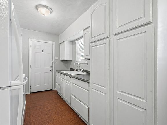4th image of 501 Rosewood Hills Dr