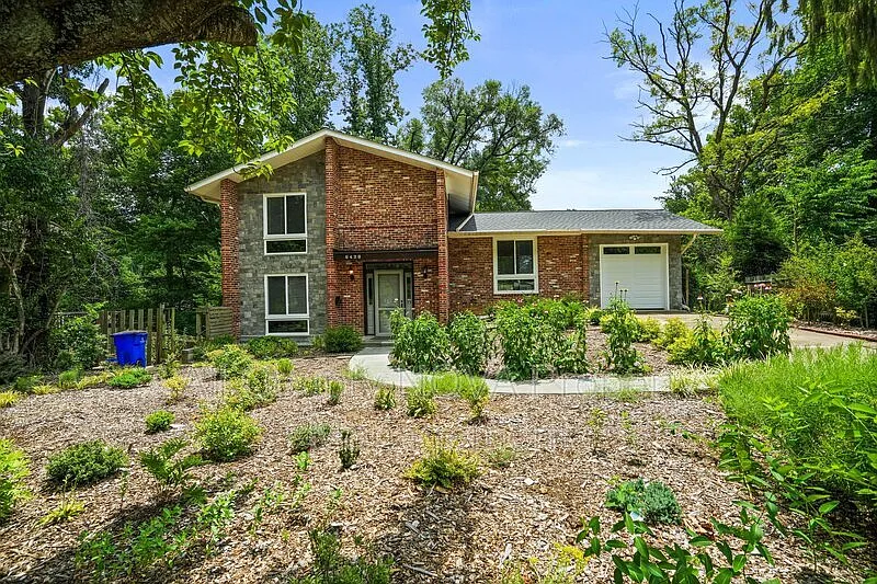 4 bed, 3.5 bath, 3662 sqft, $4,800 — Photo 3