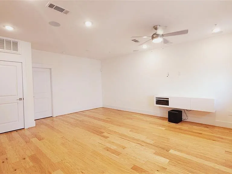 2401 Crawford St #B109 — Photo 6