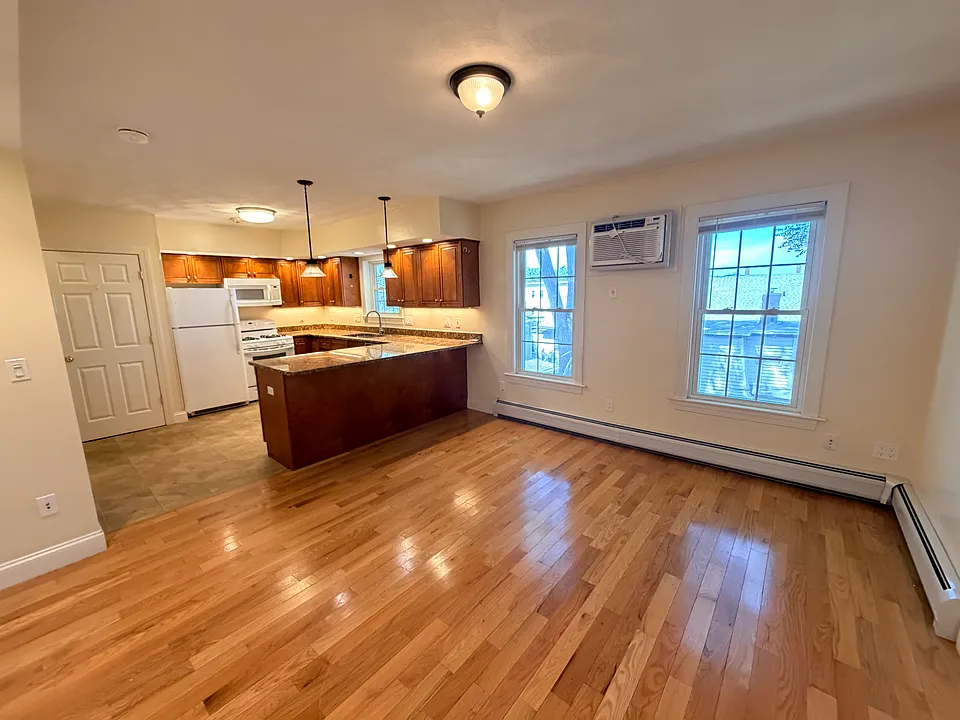 79 Pleasant St #6