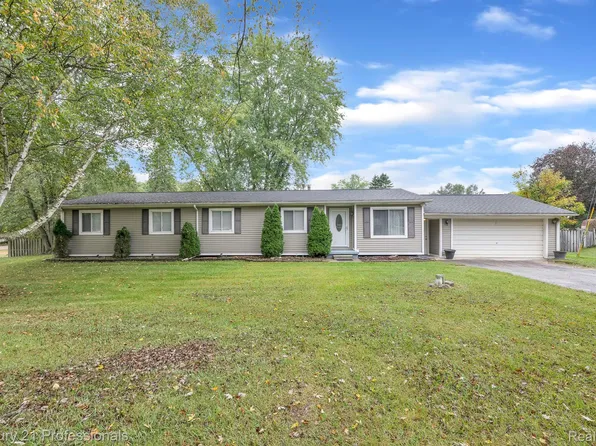 10516 Washburn Rd, Ortonville, MI 48462