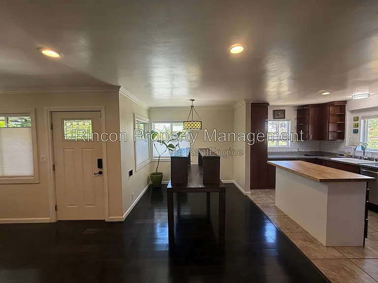 238 Douglas Ave — Photo 4