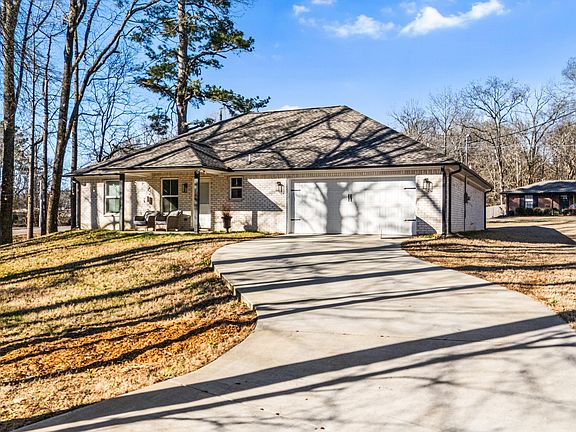 5th image of 388 S 3rd St