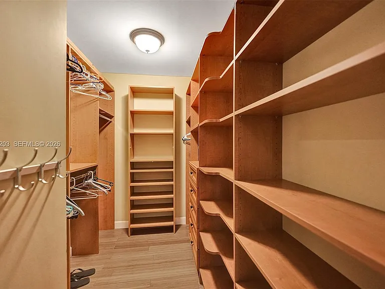 22180 Woodset Ln — Photo 39