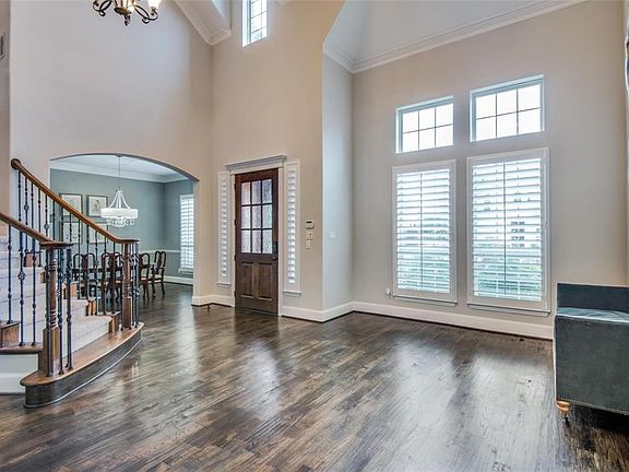 4th image of 2779 Sharlis Dr