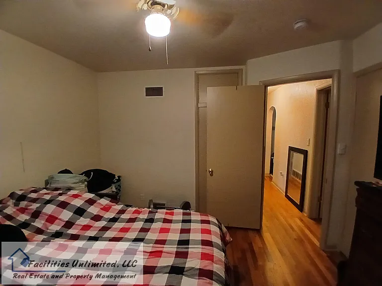 921 Charlotte St — Photo 10