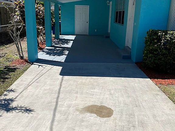 2nd image of 1115 Hernando St