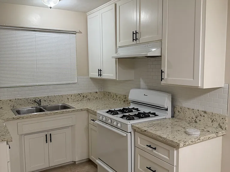 345 W Elk Ave #2 — Photo 5