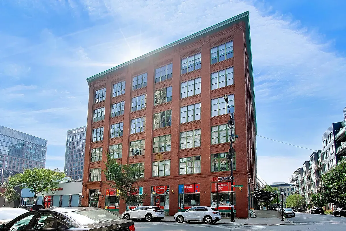 2 bed, 2700 sqft, $5,795 — Photo 1
