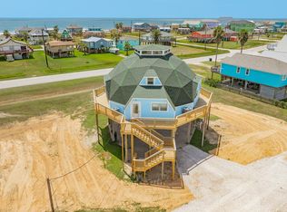 810 Surf Dr, Surfside Beach, TX 77541