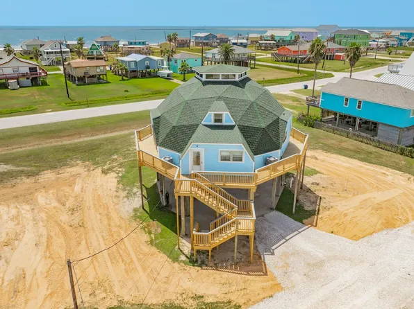810 Surf Dr, Surfside Beach, TX 77541