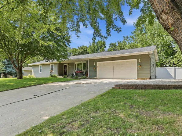 636 Shady Creek Cir, Winsted, MN 55395