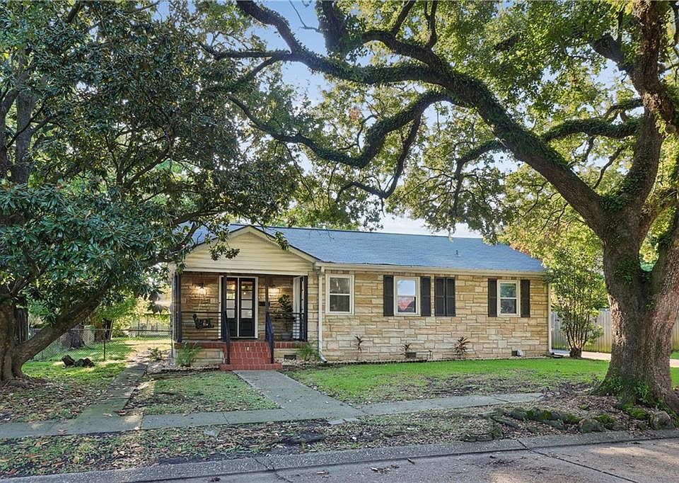 1st image of 3 Marilyn Ave