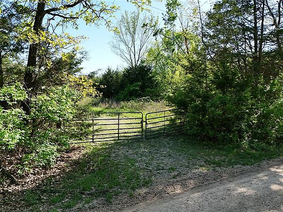 2nd image of 2654 N Mapleshade Rd