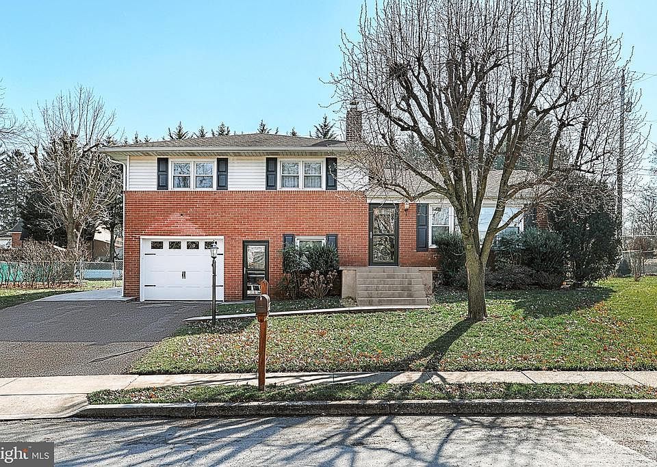 1st image of 2320 Seneca Dr