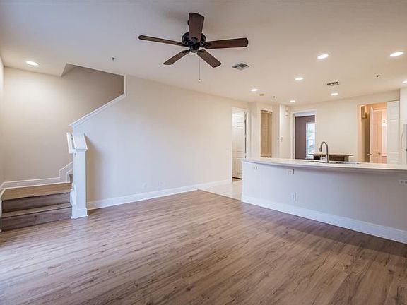 3rd image of 108 E Indian Crossing Cir