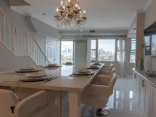 261 Park Avenue image 17 of 26