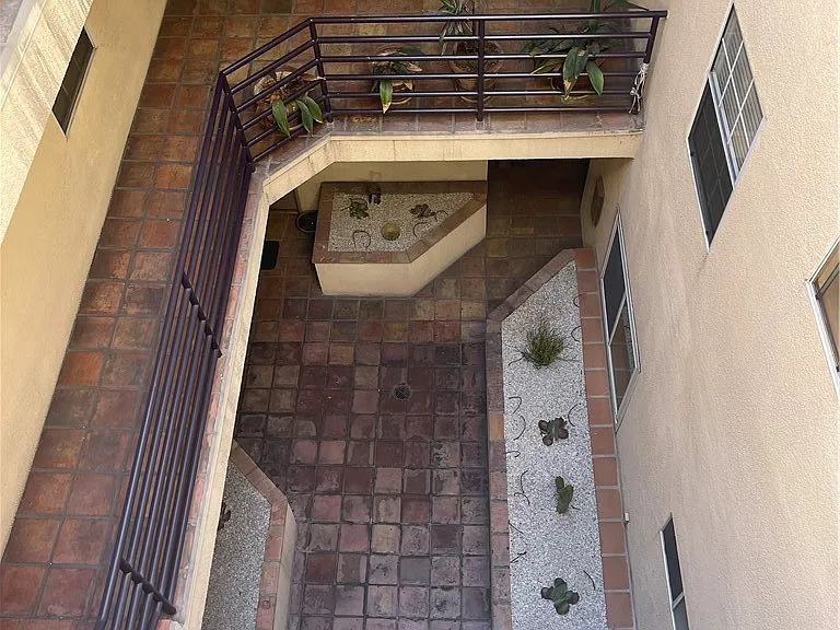 10630 Moorpark St #104 — Photo 51