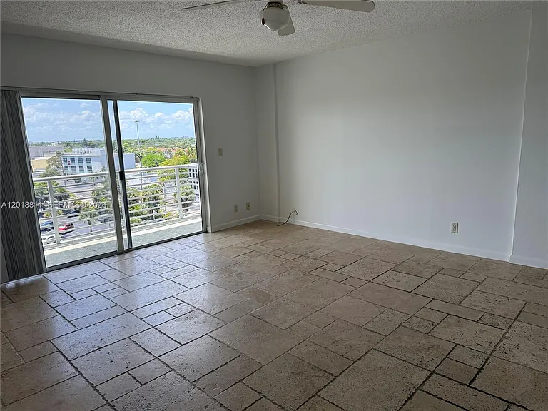 2900 NE 30th St #A7 — Photo 5