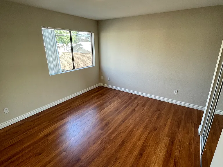 615 W Milford St — Photo 27
